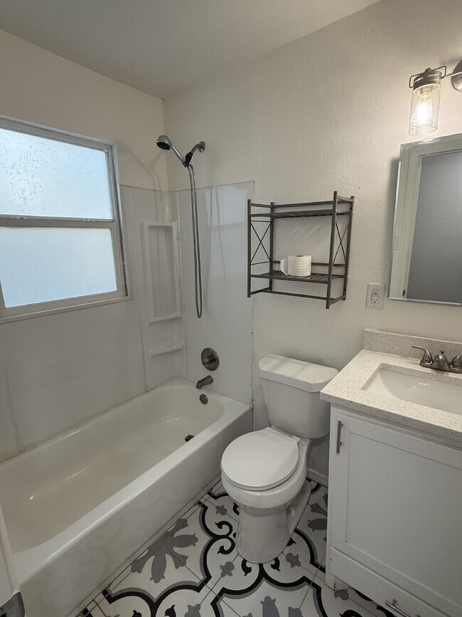 Building Photo - 3 Bed Home in Midwest City