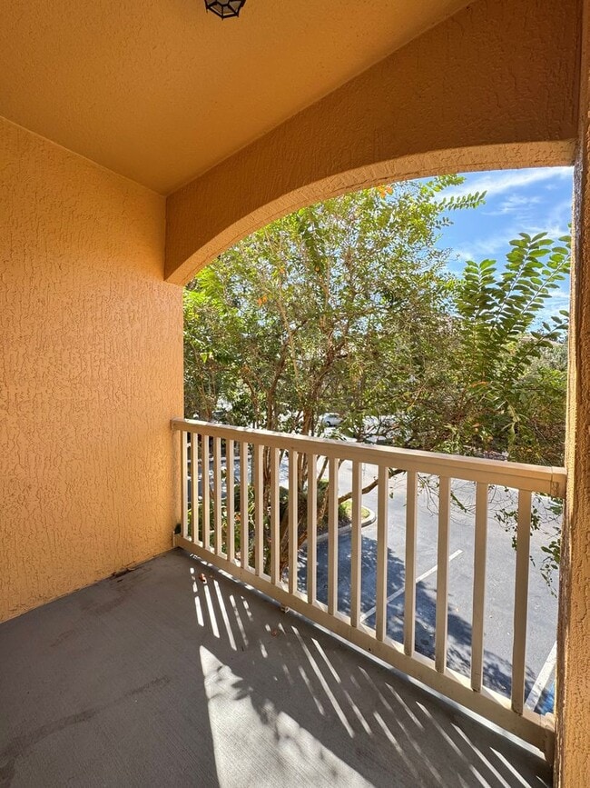Building Photo - Updated 3 Bedroom, 2 Bath Mirabella Condo ...