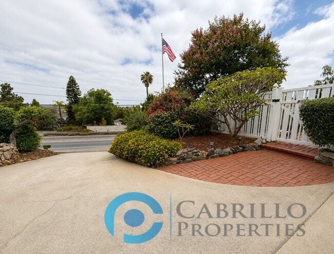 Building Photo - Your dream home awaits! - Stunning & Spacious 3bd/2ba Mt. Helix Home