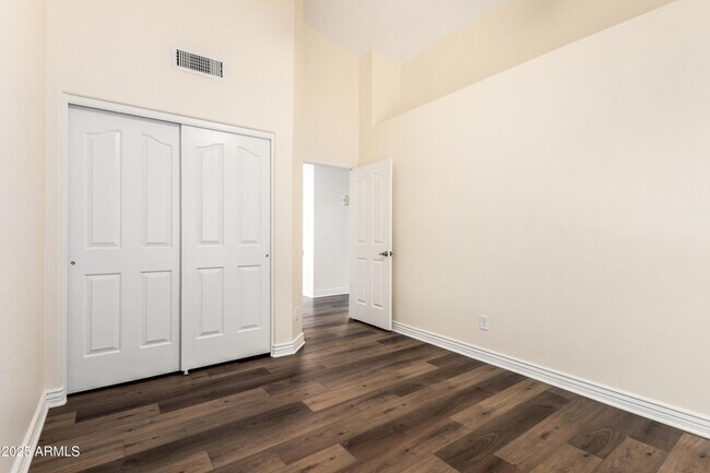 Building Photo - 1517 W Islandia Dr