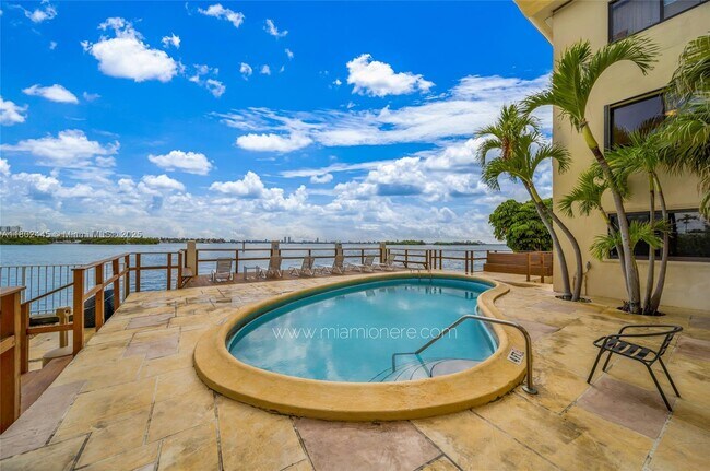 Building Photo - 7845 NE Bayshore Ct