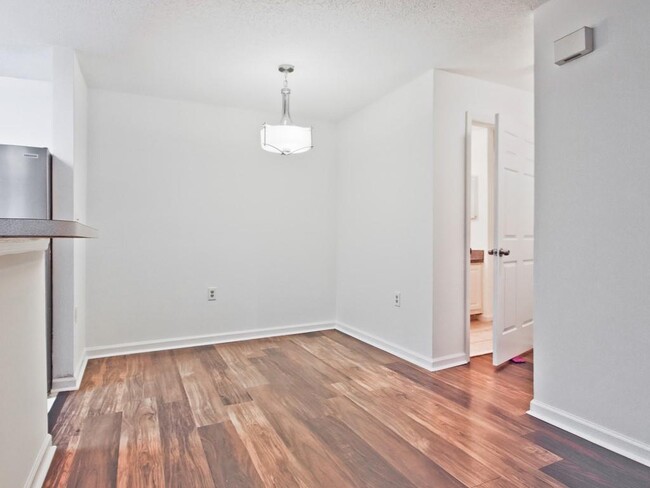 Building Photo - 632 Granville Ct