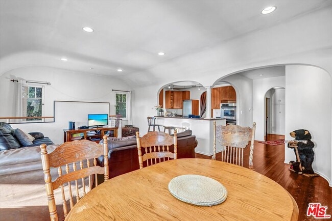 Building Photo - 212 3rd Ave