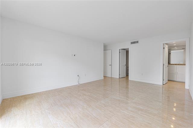 Building Photo - 1600 S Bayshore Ln