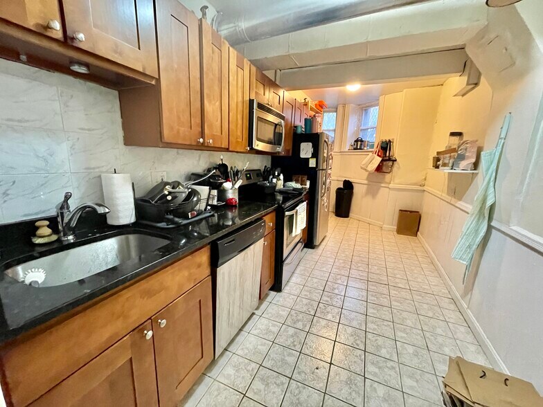 Building Photo - 337 Beacon St