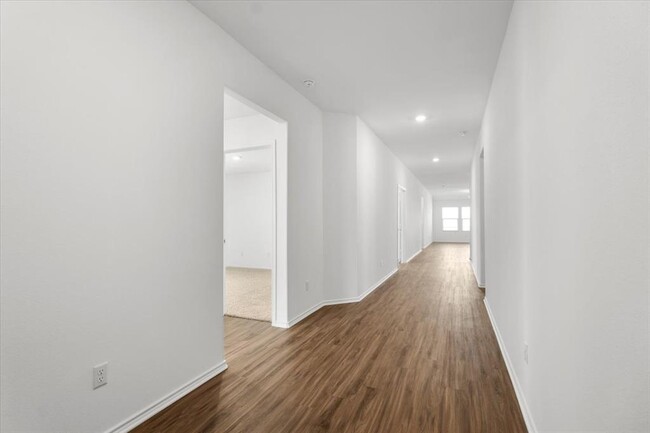 Building Photo - 425 Escondido Cir