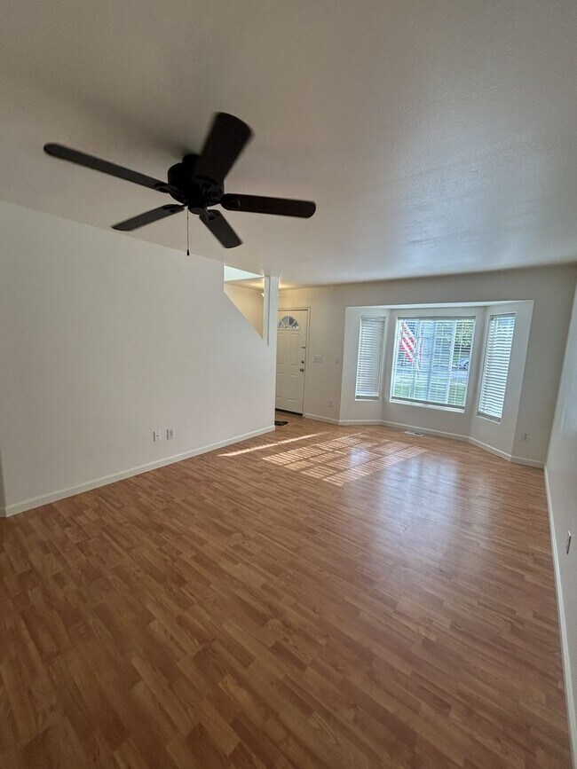 Building Photo - Beautiful Newly updated 4 bedroom 2.5 bath 1,582 Sq Ft Home  in Crown Ridge Estates