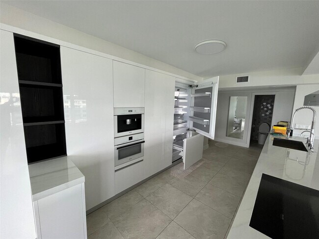 Building Photo - 3500 Galt Ocean Dr