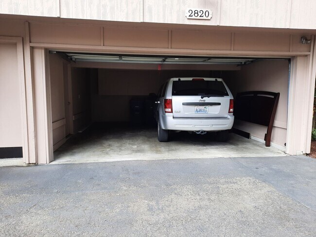 Building Photo - Steilacoom Gardens (HOA), 2 bedroom, 1 bath Townhome Style Condo. $300 off of the 1st full month ...