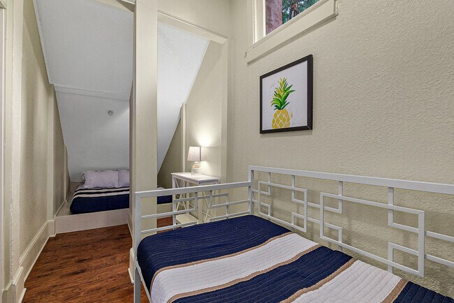 Building Photo - 92 Washington St