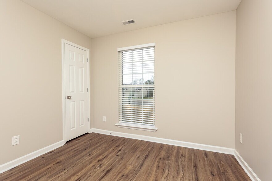 Building Photo - 718 Wildwood Dr