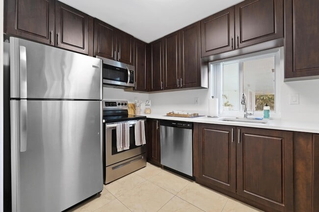 Building Photo - 501 N Ocean Blvd