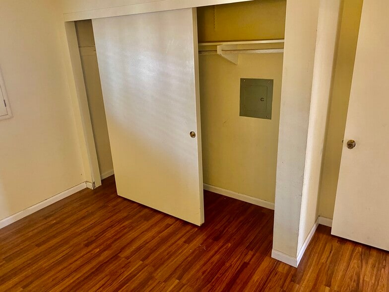 Bedroom - 2540 Clairemont Dr