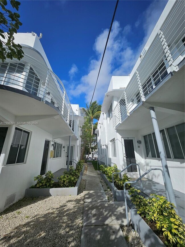 Building Photo - 557 Michigan Ave