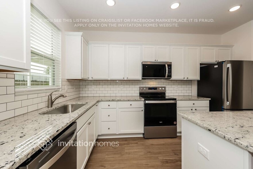 Building Photo - 3802 Lantern Ln