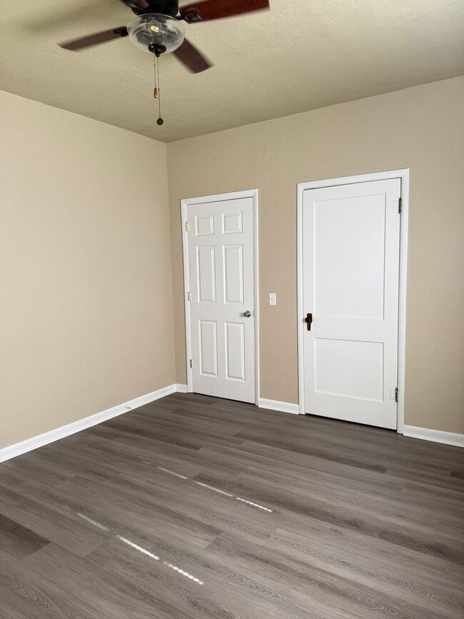Building Photo - CUTE 3 BDRM 1 bath HOME with garage