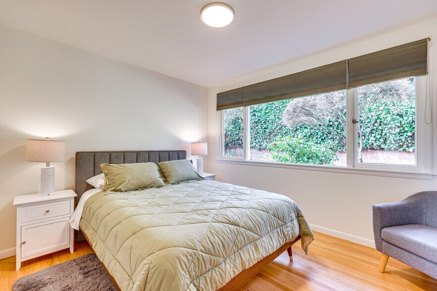 Building Photo - 218 Morning Sun Ave