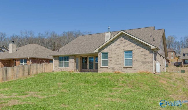 Building Photo - 6812 Wintercrest Way SE