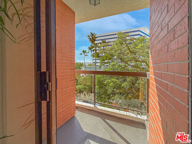 Building Photo - 1133 5th St