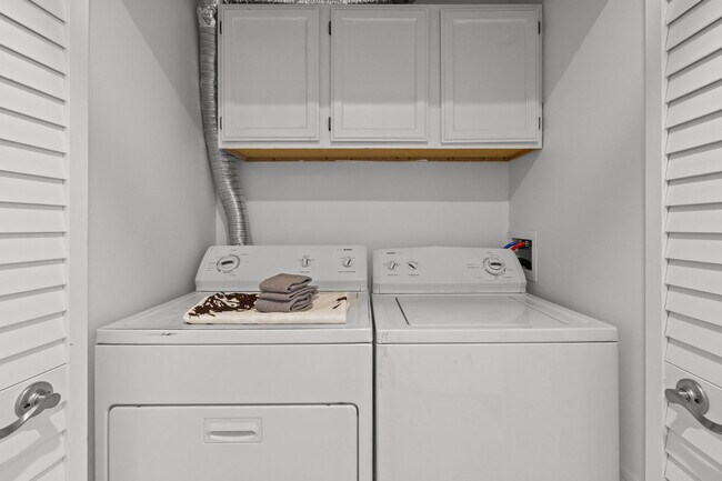 Building Photo - 1012 Danbury Cir