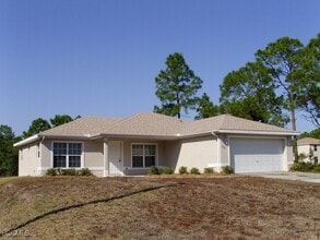 Building Photo - 924 Hollister Ave