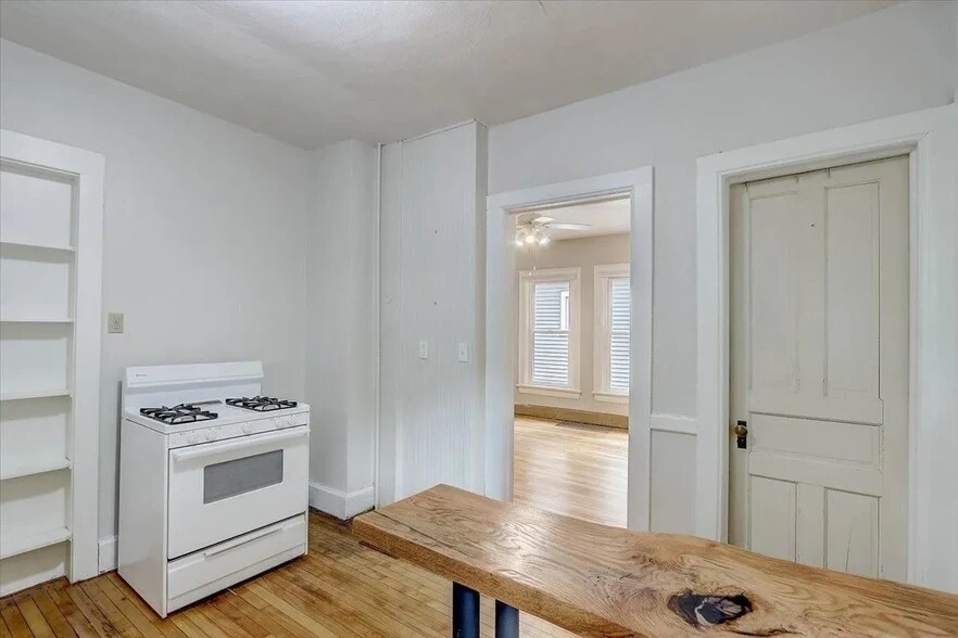 Building Photo - 2214 Winnebago St