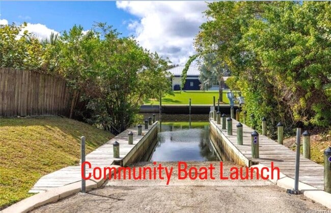 Building Photo - 2245 SW Oak Ridge Rd