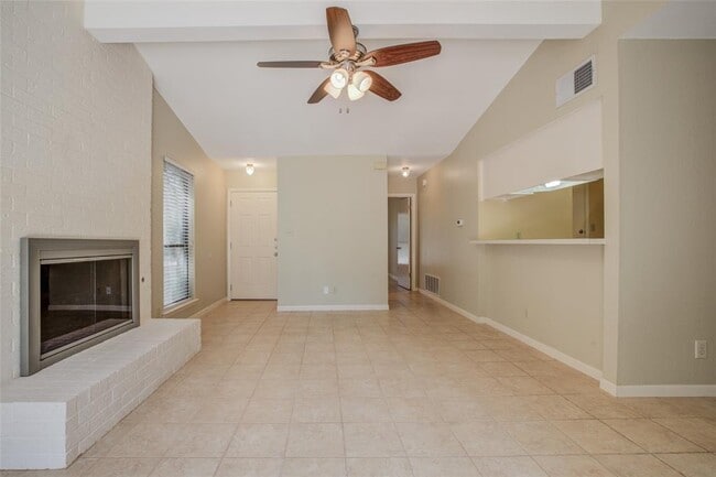 Building Photo - 306 Corral Ln