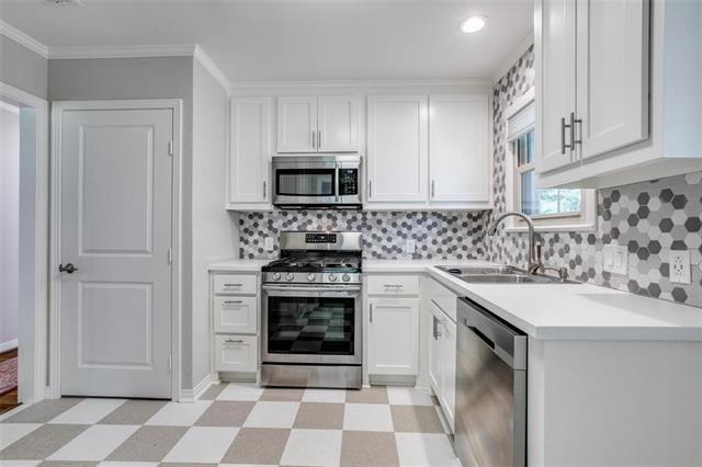 Building Photo - 9208 San Fernando Way