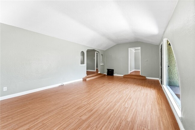Building Photo - 2109 Chestnut Ave