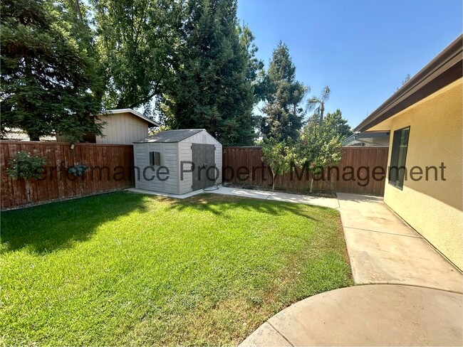 Building Photo - Charming 3 Bed/2 Bath in Porterville w/ RBP & $0 Deposit Option