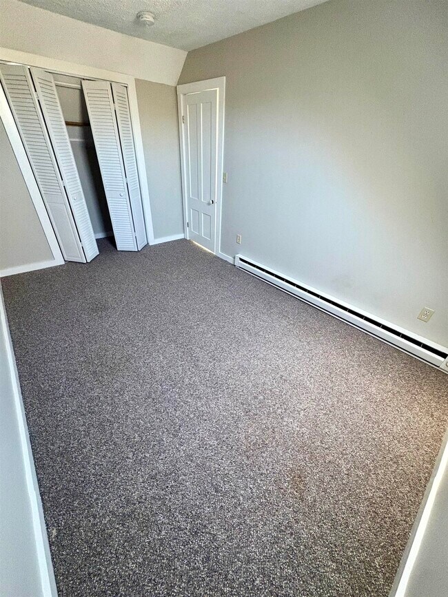 Building Photo - 834 Main St