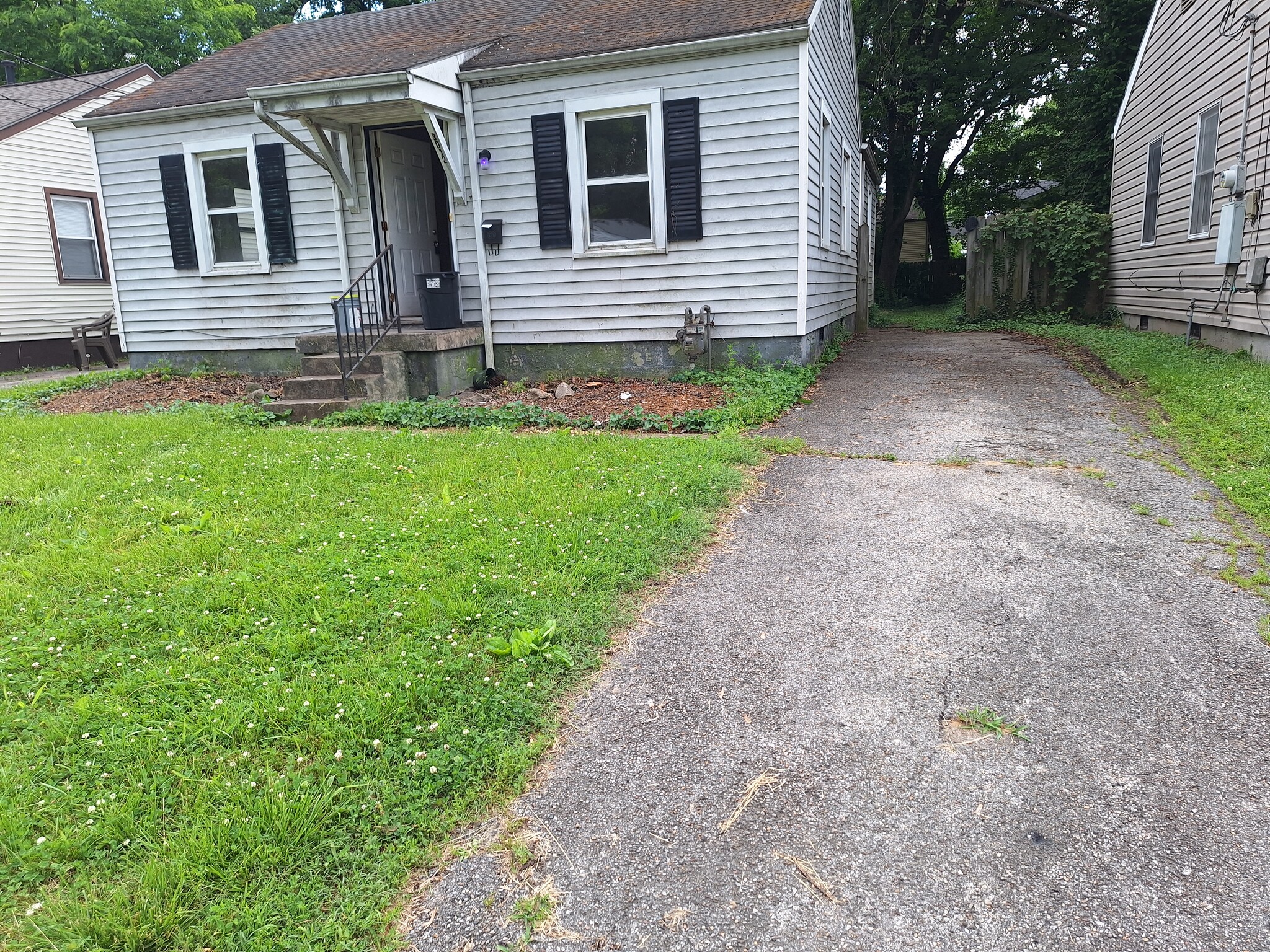 Driveway - 3012 Penway Ave