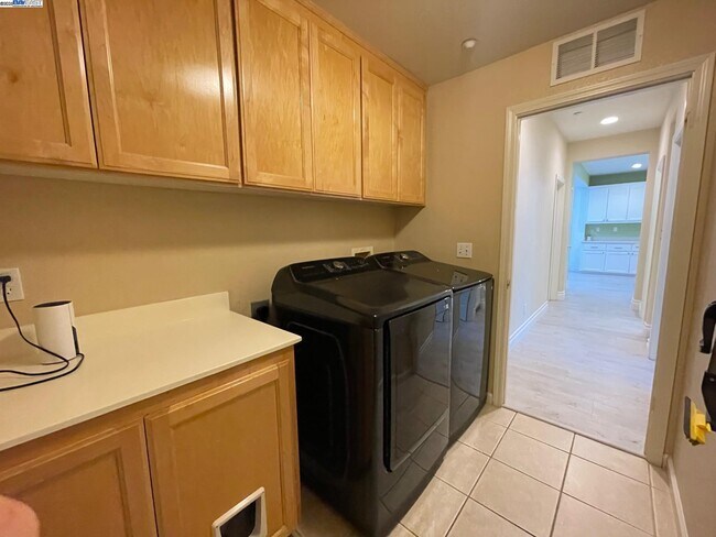 Building Photo - 2894 Lenzie Ct