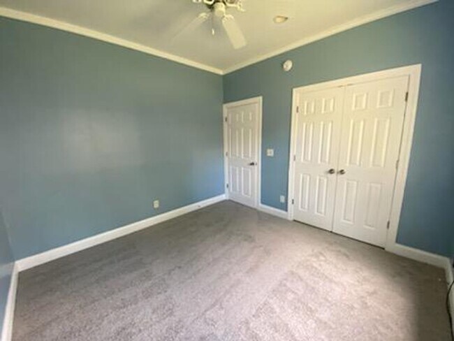 Building Photo - 3 Bedroom, 2 bath home in North Shore Comm...