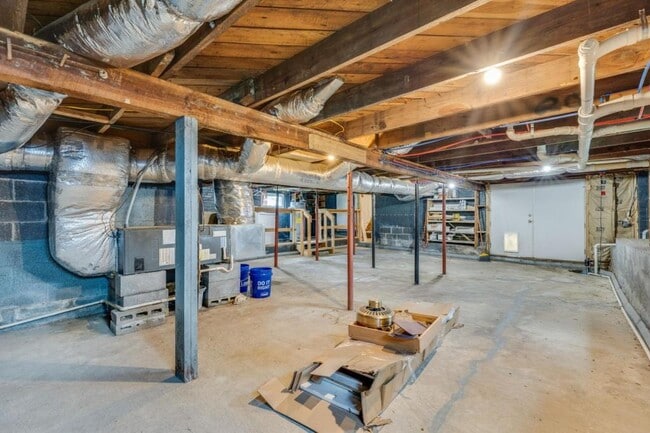 Building Photo - 4221 Maplewood St
