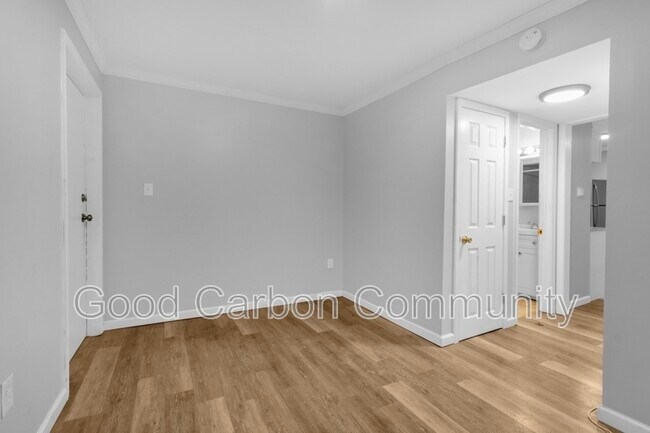 Building Photo - 1190 Orchard Park Rd