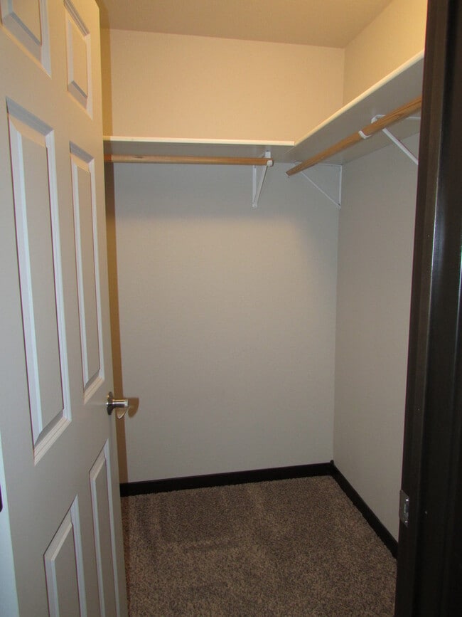 Building Photo - MODERN 3 BEDROOM IN ELKS CROSSING