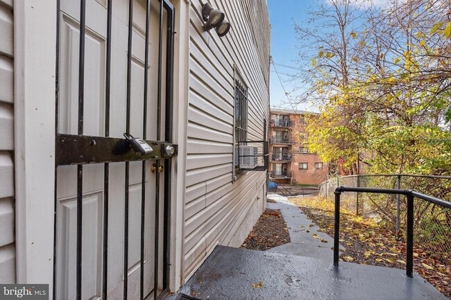 Building Photo - 2638 Stanton Rd SE