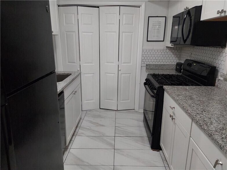 Building Photo - 1003 Dunbar Dr