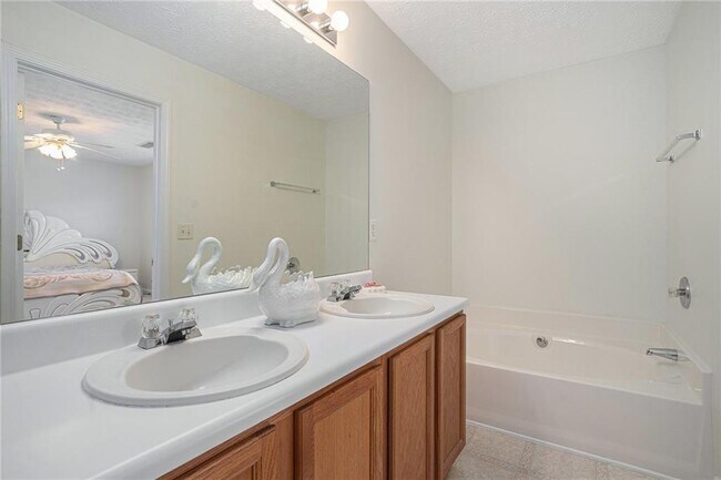 Building Photo - 2651 Waverly Hills Dr