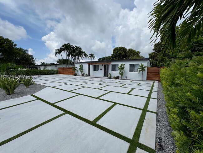 Building Photo - 5430 SW 99th Ave