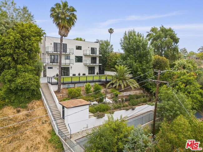Building Photo - 105 Sequoia Dr
