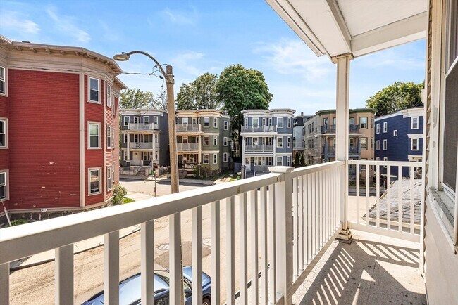 Building Photo - 39 Edison Green