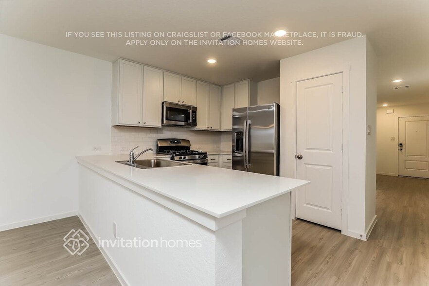 Building Photo - 3221 Roslyn Grist