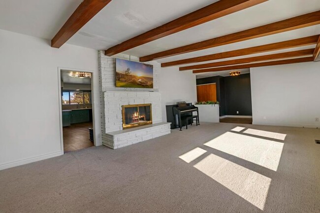 Building Photo - 216 Diana Dr