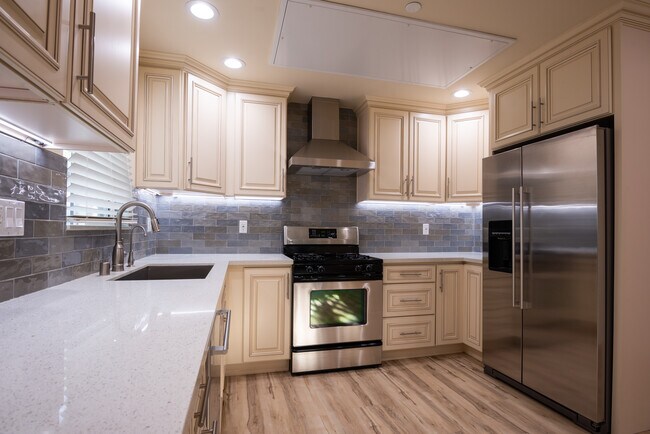 Building Photo - 1637 N Allen Ave