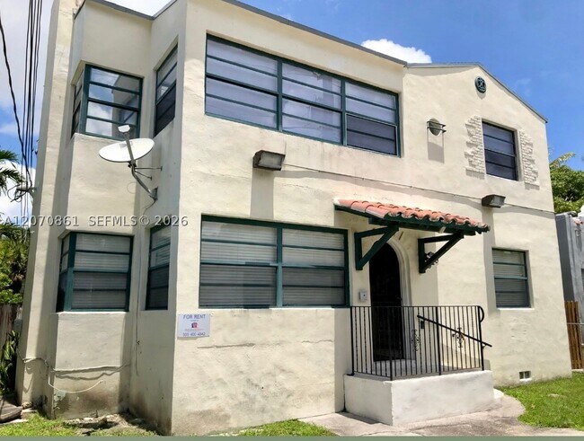 Building Photo - 525 NE 65th St