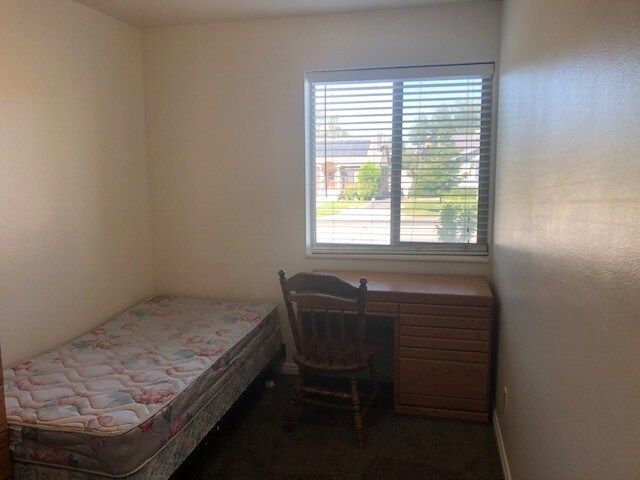 Building Photo - 34 E 700 N