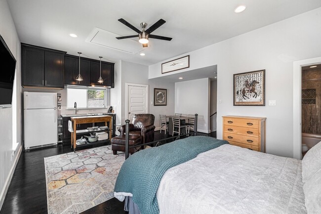 Building Photo - 925 Herkimer St